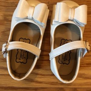 Pipperdoodles cream shoes with bow